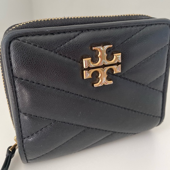 Tory Burch Kira Chevron Bifold Wallet - Picture 7 of 11